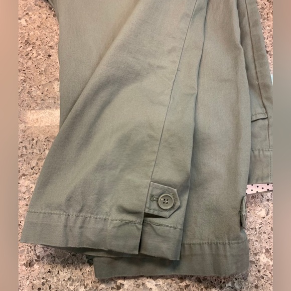 Talbots Perfect Crop Capri Pants small cute slit & button at the bottom Size 10 - Picture 3 of 3